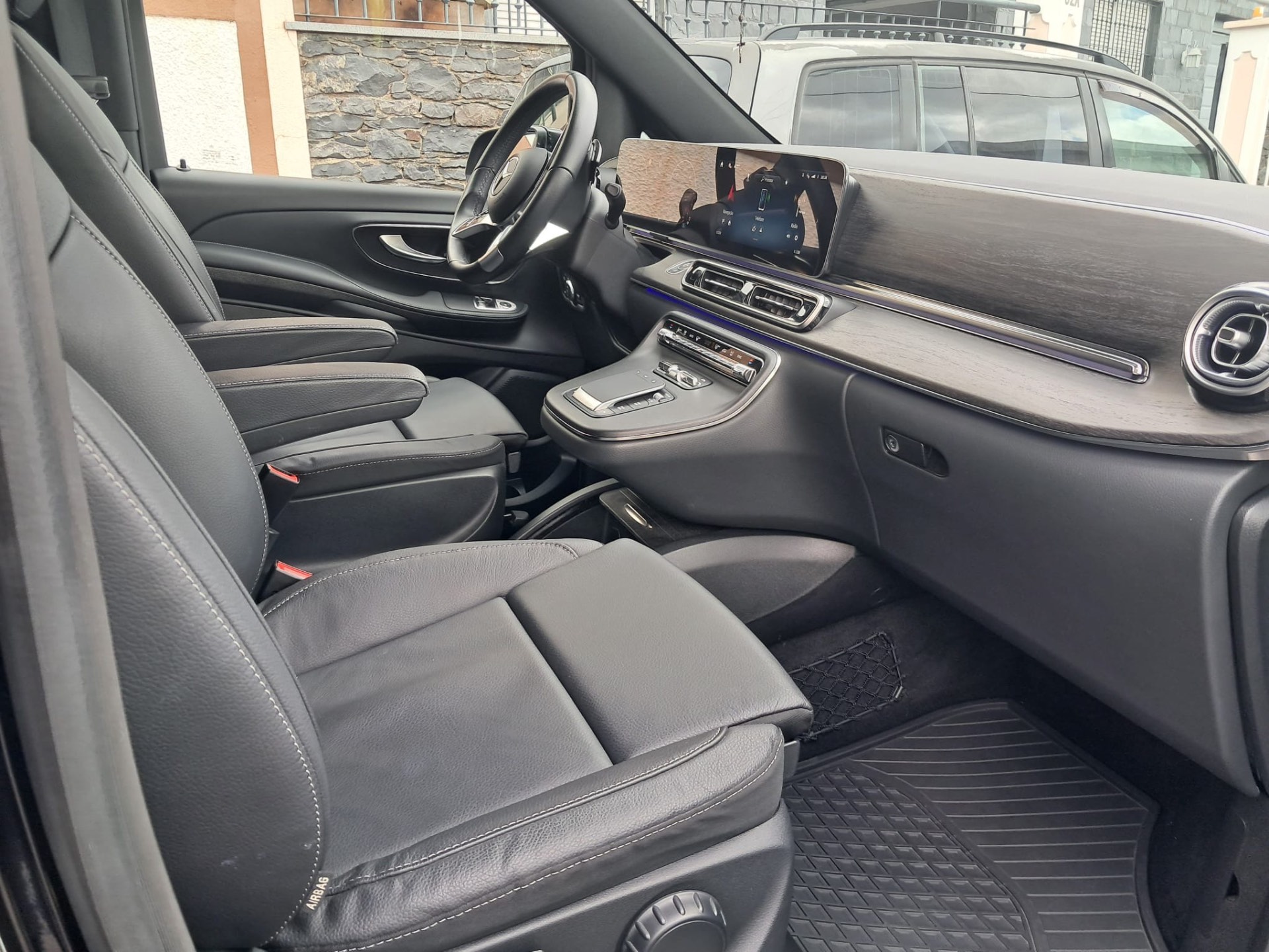 Front cabin of the Mercedes EQV with dual digital displays and black seats
