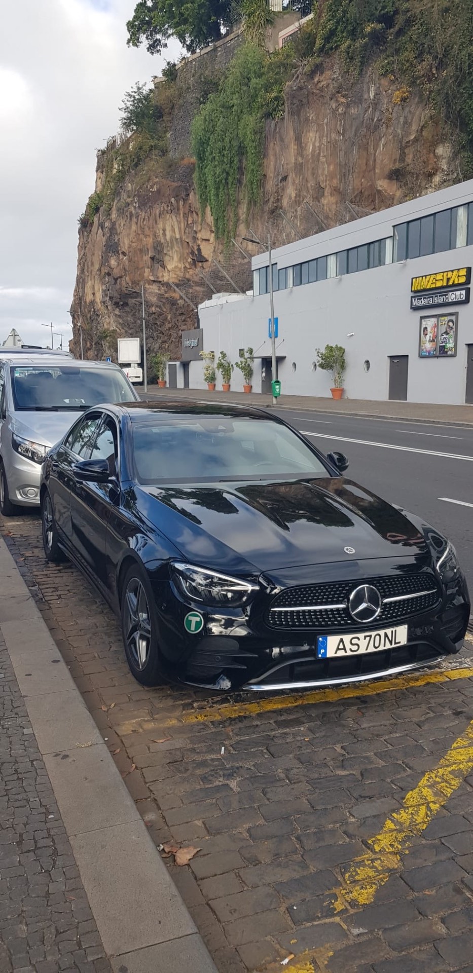 Black Mercedes-Benz E-Class executive sedan — MG Madeira Tours VIP fleet